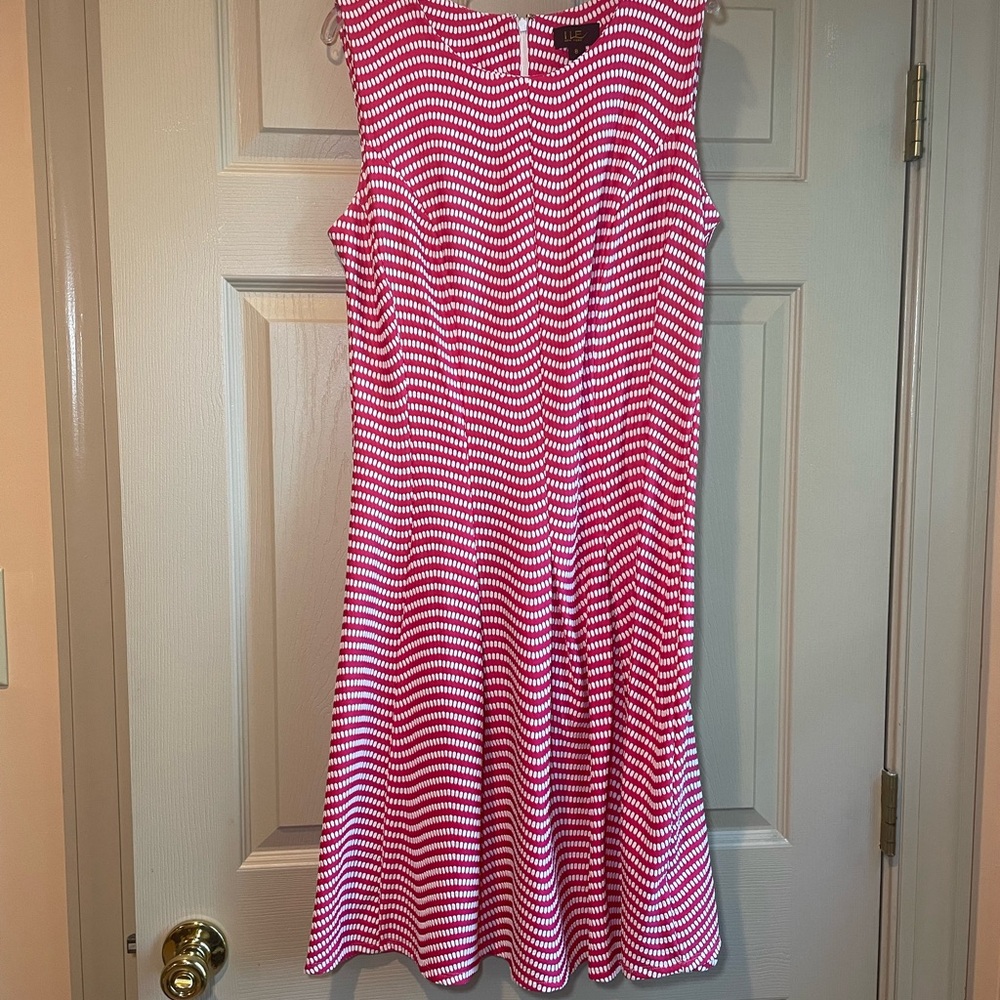 ILE New York Hot Pink and White‎ Sleeveless Dress with Flare Hem, Size 8